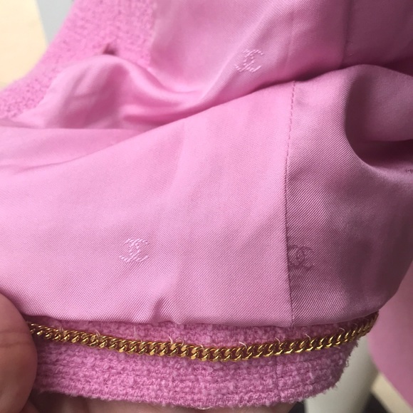 RARE  bubblegum coloured CHANEL SUIT. - Picture 8 of 8